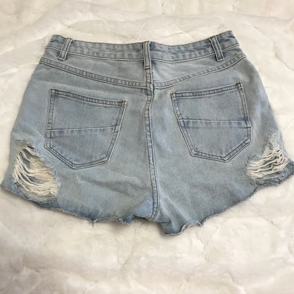 High waisted distressed denim short - Picture 2 of 3